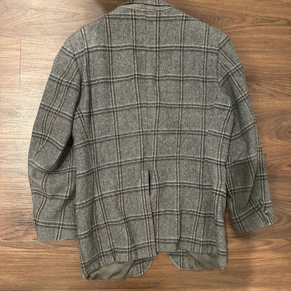Gray Blazer with Plaid Pattern and Notched Lapel - Picture 3 of 5